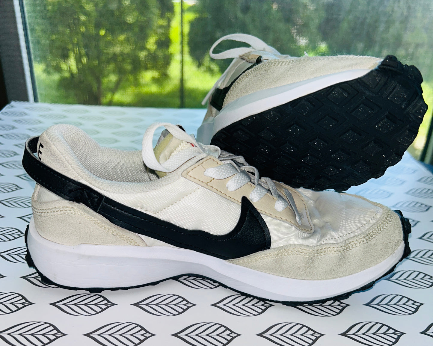 Nike Waffle Debut Sanddrift Womens Size 7 Athletic Running Shoe Sneakers