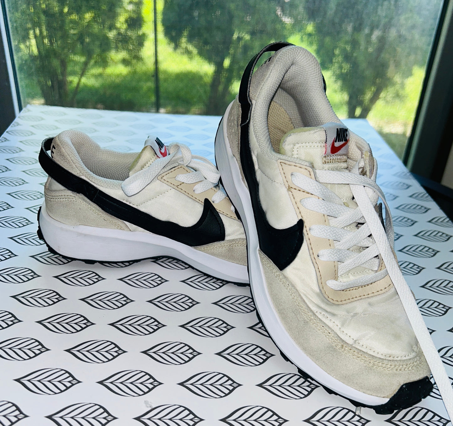 Nike Waffle Debut Sanddrift Womens Size 7 Athletic Running Shoe Sneakers