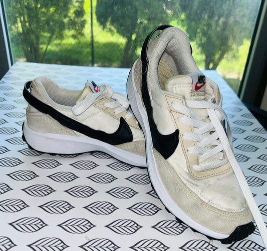Nike Waffle Debut Sanddrift Womens Size 7 Athletic Running Shoe Sneakers