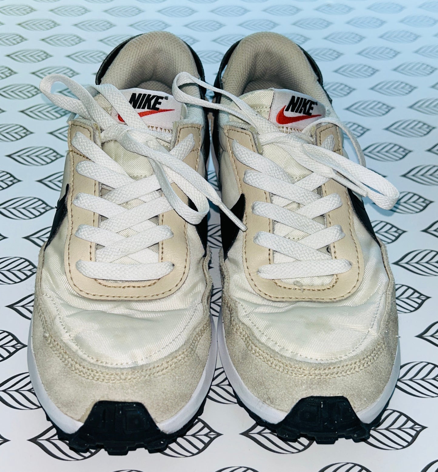Nike Waffle Debut Sanddrift Womens Size 7 Athletic Running Shoe Sneakers