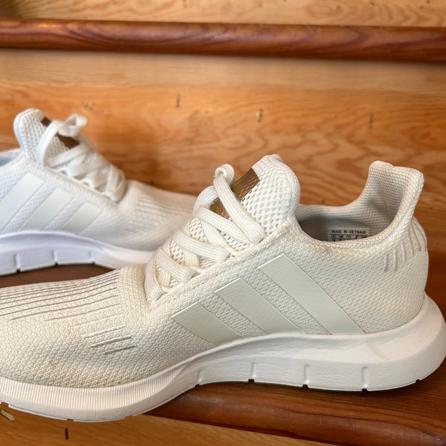 Adidas Swift Run White Knit Running Shoes Sneakers Men’s US 9 EG9492 Athletic