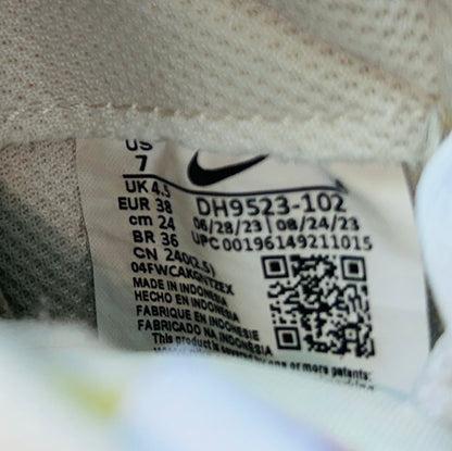 Nike Waffle Debut Sanddrift Womens Size 7 Athletic Running Shoe Sneakers
