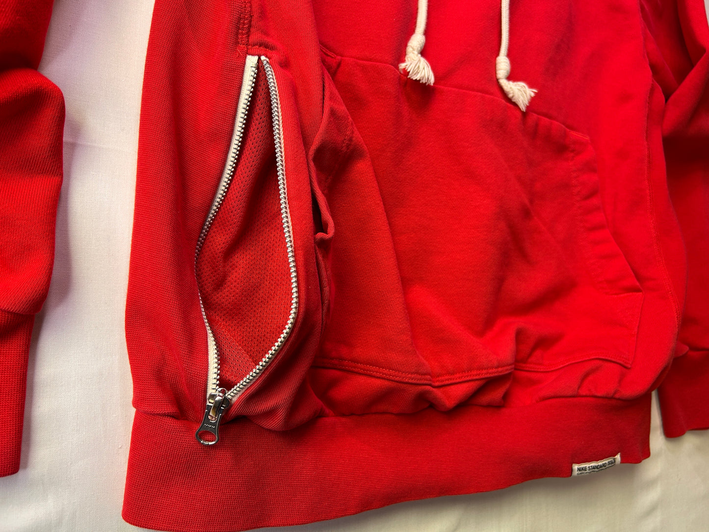 Nike Men’s Dri-Fit Standard Issued Pullover Hoodie Red Size S