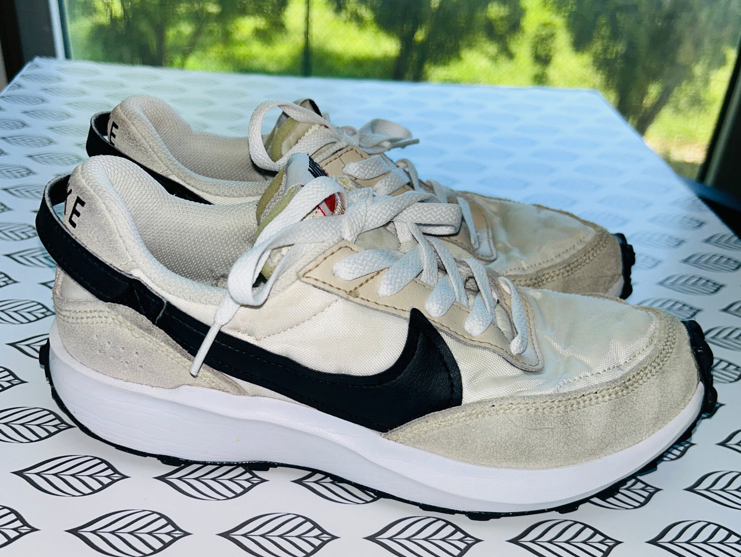 Nike Waffle Debut Sanddrift Womens Size 7 Athletic Running Shoe Sneakers