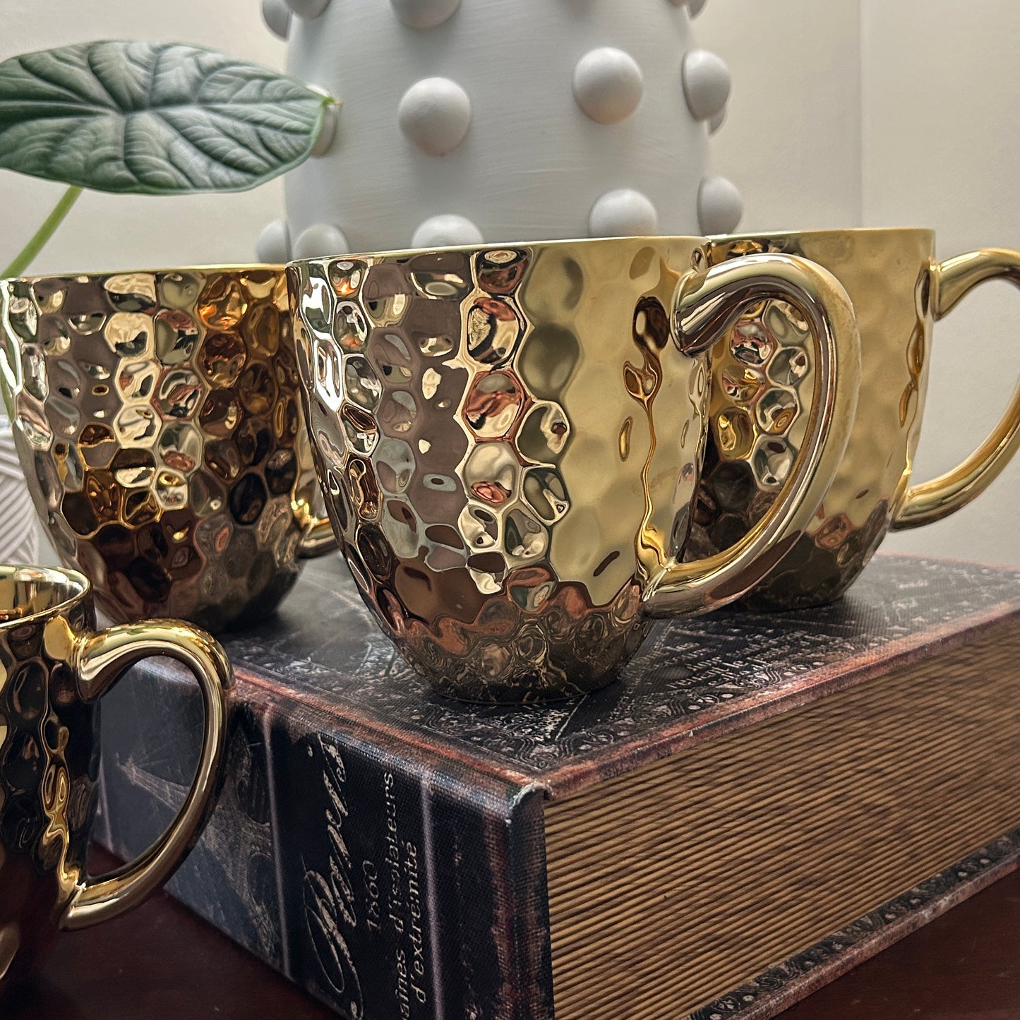 Gold Hammered Coffee Mug Set of 4 Baroque Collection Metallic Glam Kitchen Mugs