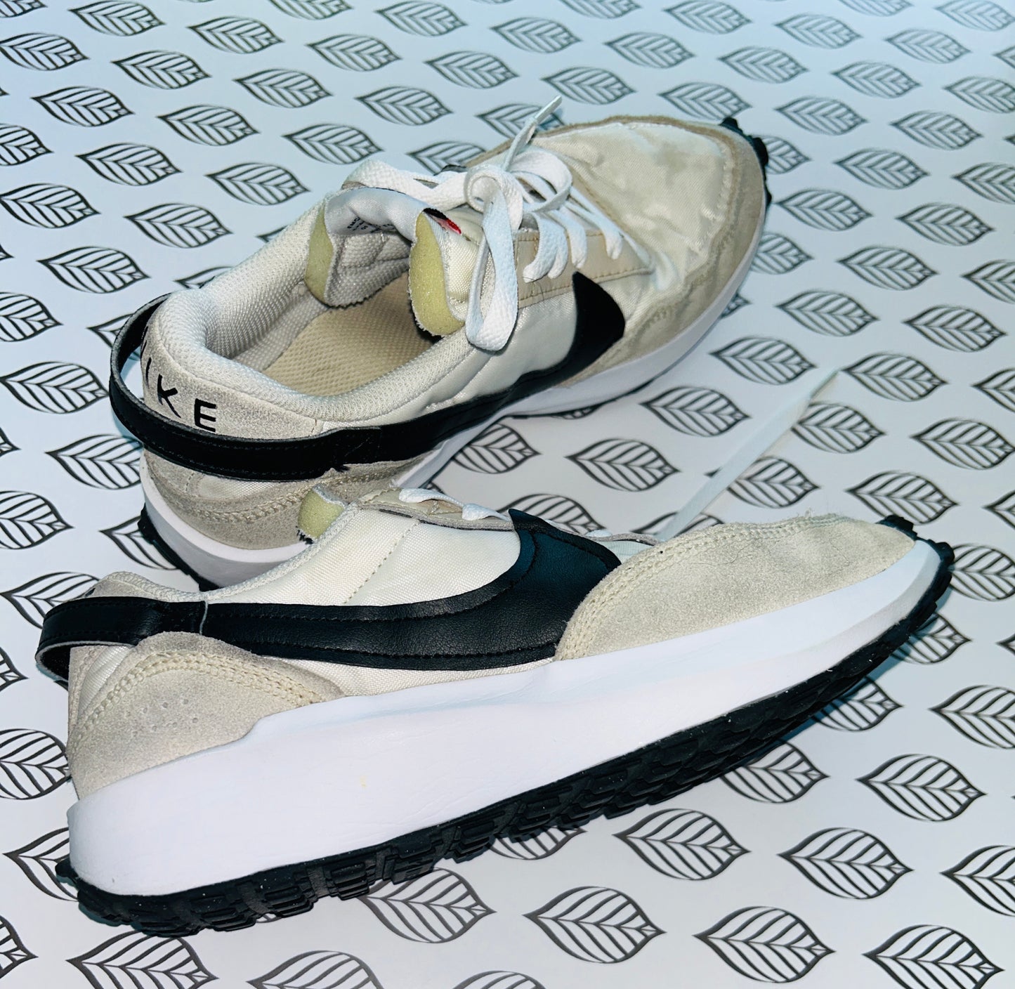 Nike Waffle Debut Sanddrift Womens Size 7 Athletic Running Shoe Sneakers