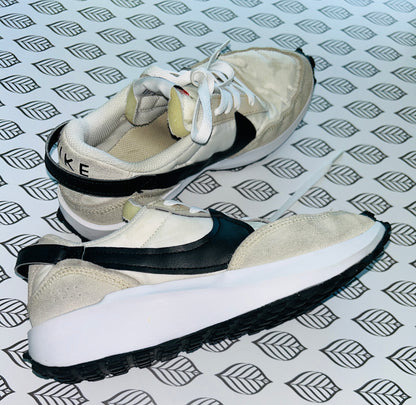 Nike Waffle Debut Sanddrift Womens Size 7 Athletic Running Shoe Sneakers