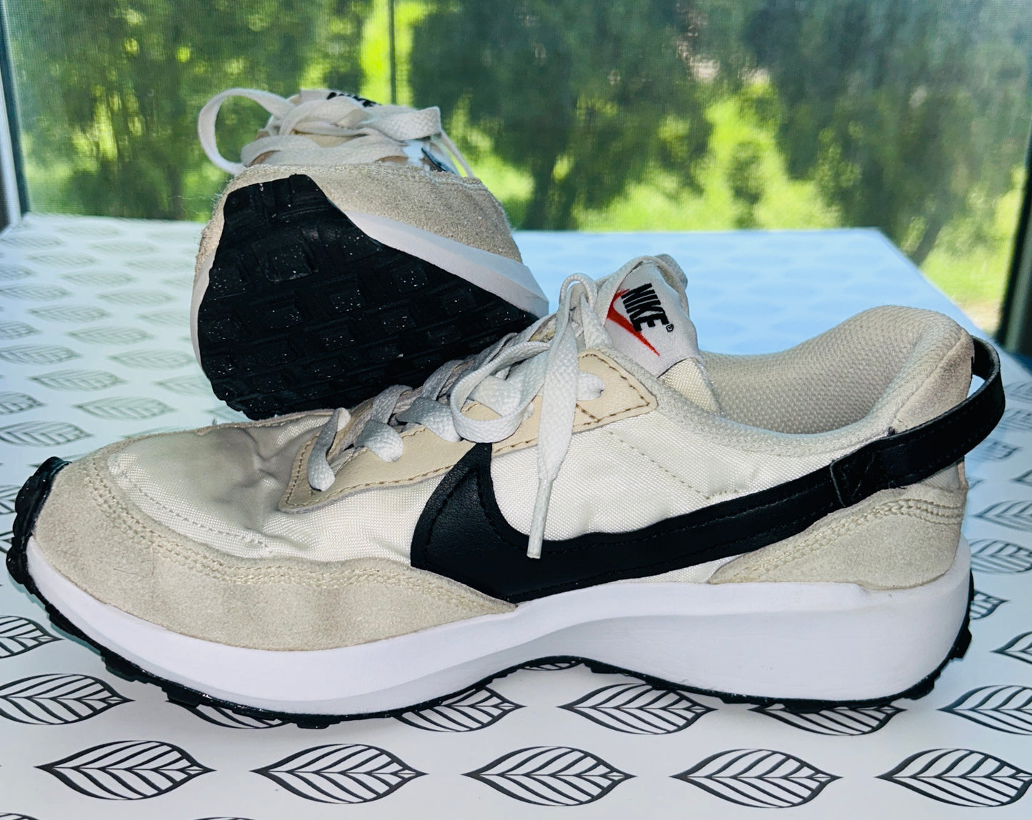 Nike Waffle Debut Sanddrift Womens Size 7 Athletic Running Shoe Sneakers