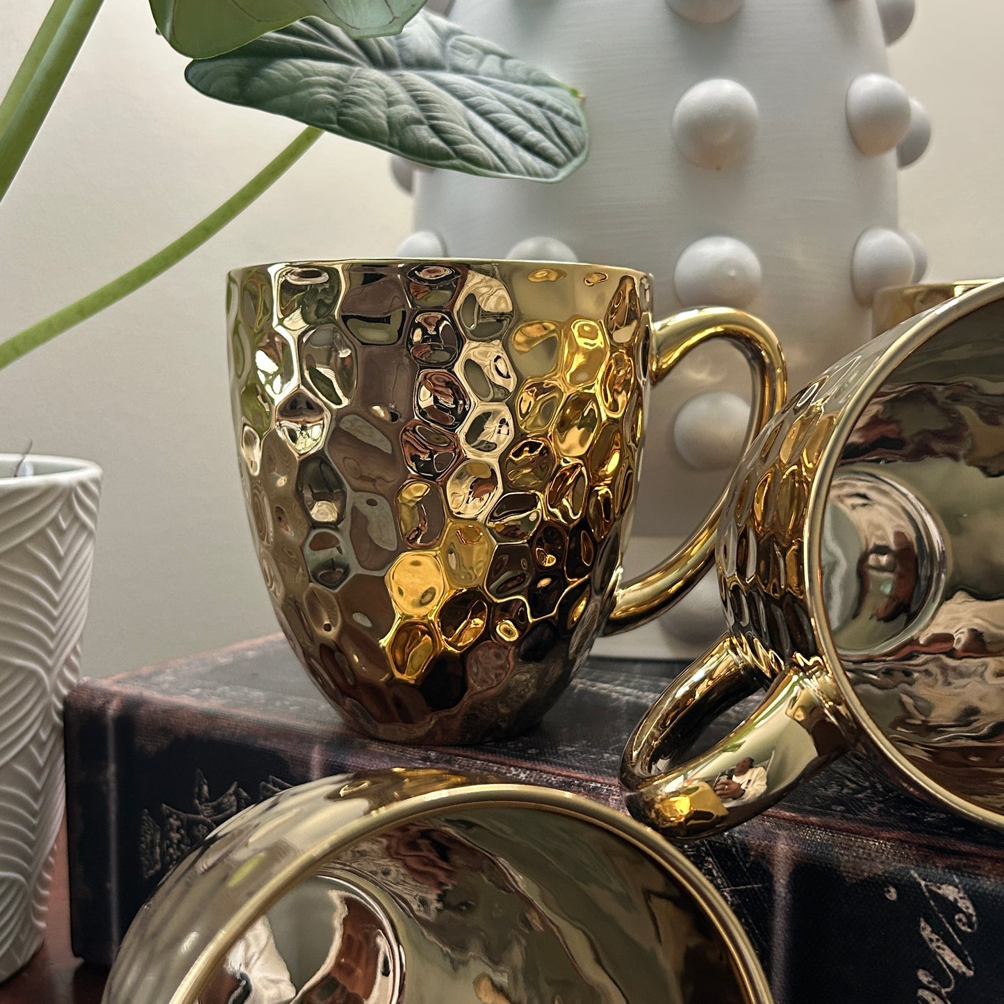 Gold Hammered Coffee Mug Set of 4 Baroque Collection Metallic Glam Kitchen Mugs